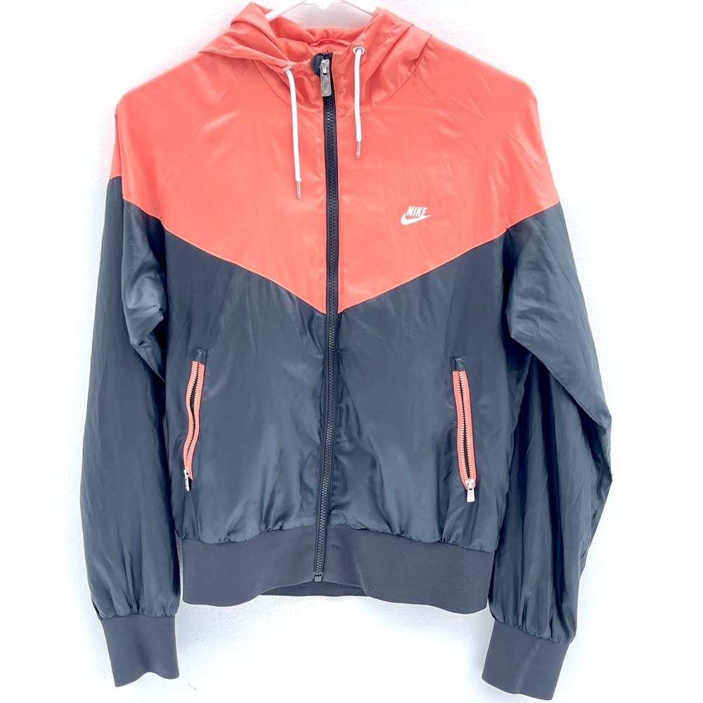 Nike women’s size medium windbreaker salmon and grey color